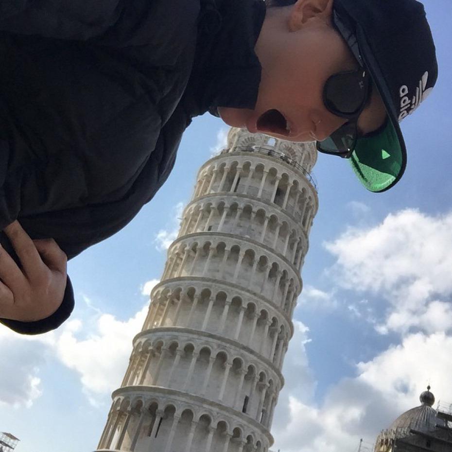 Katy Perry, torre di Pisa