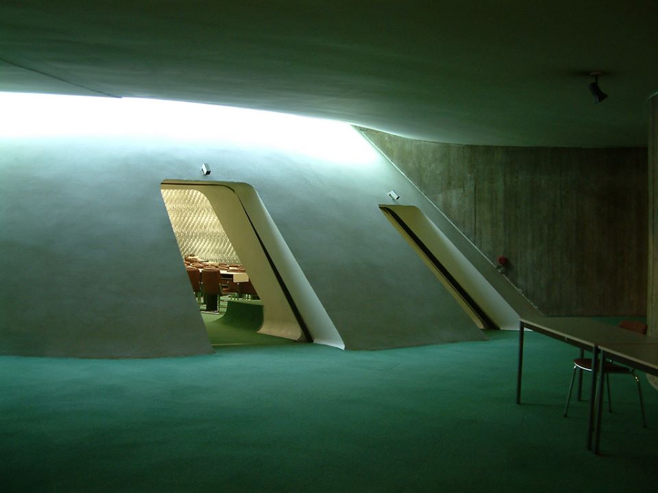 Quartier generale del partito comunista francese, Parigi, Francia, l'architetto è Niemeyer 1967-80