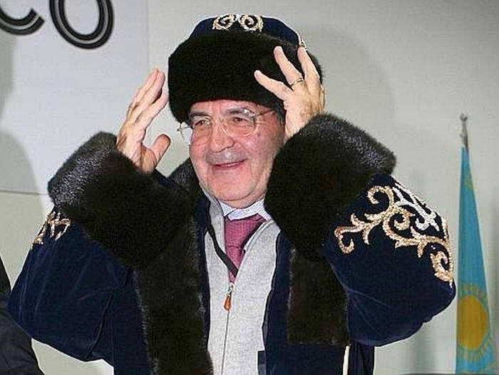 Politici col cappello0.37
