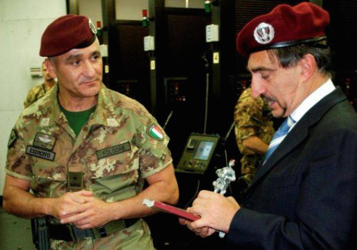 Politici col cappello1.20
