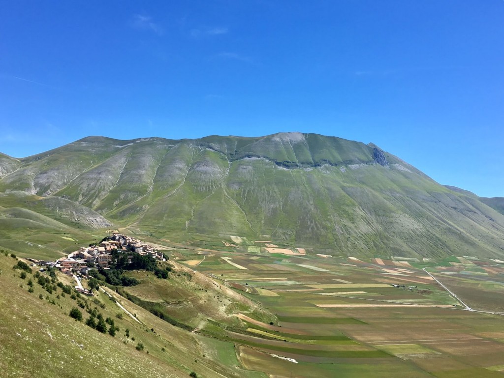 castelluccio-di-norcia-e-monte-vettore